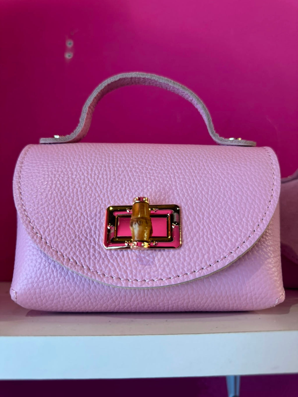Borsa Eddy in vera pelle con tracolla metallica e inserto bambù hardware dorato