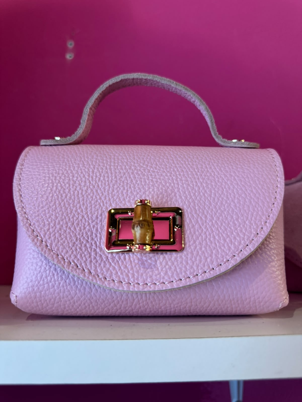 Borsa Eddy in vera pelle con tracolla metallica e inserto bambù hardware dorato