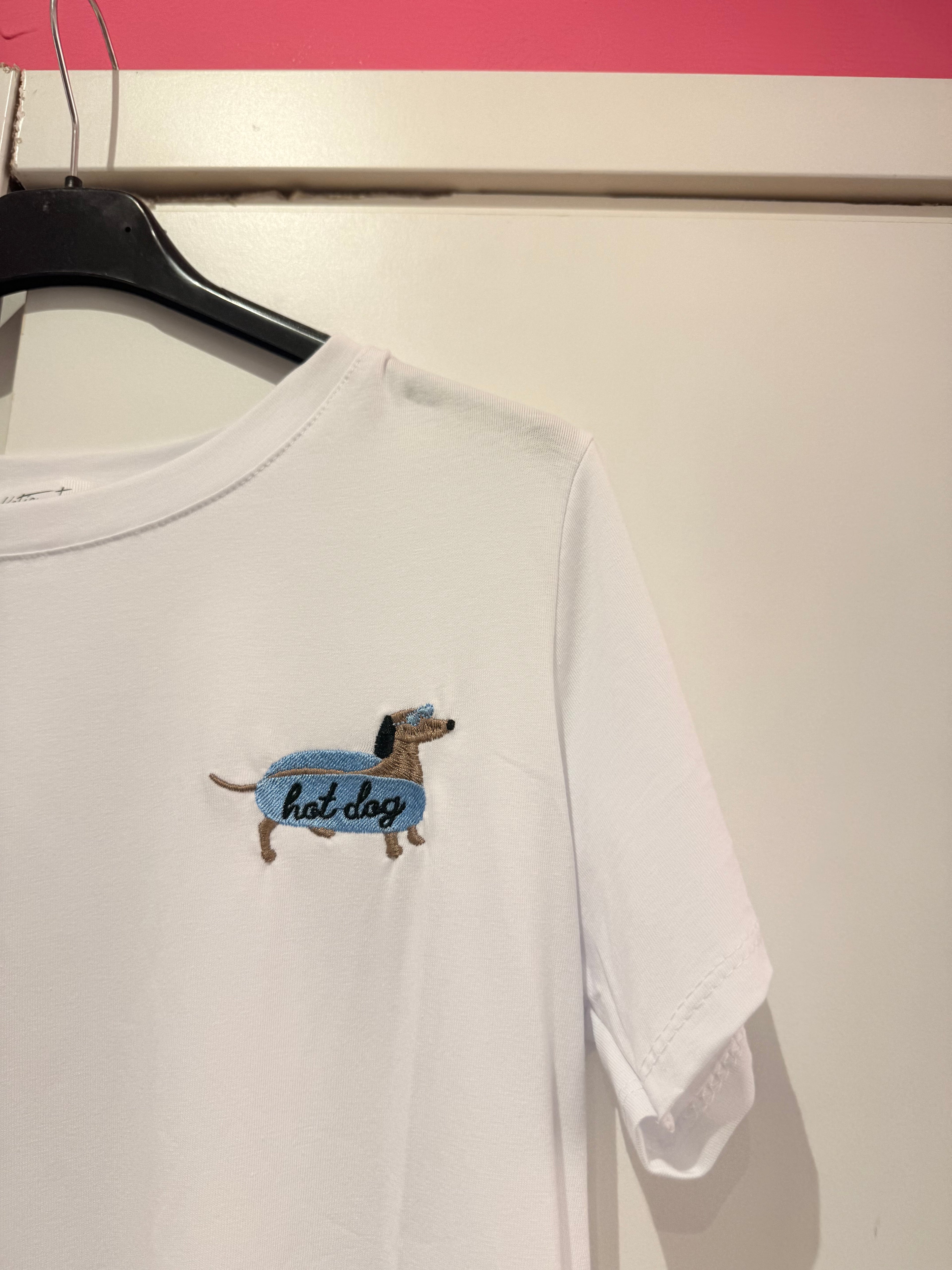 T-shirt con ricami divertenti