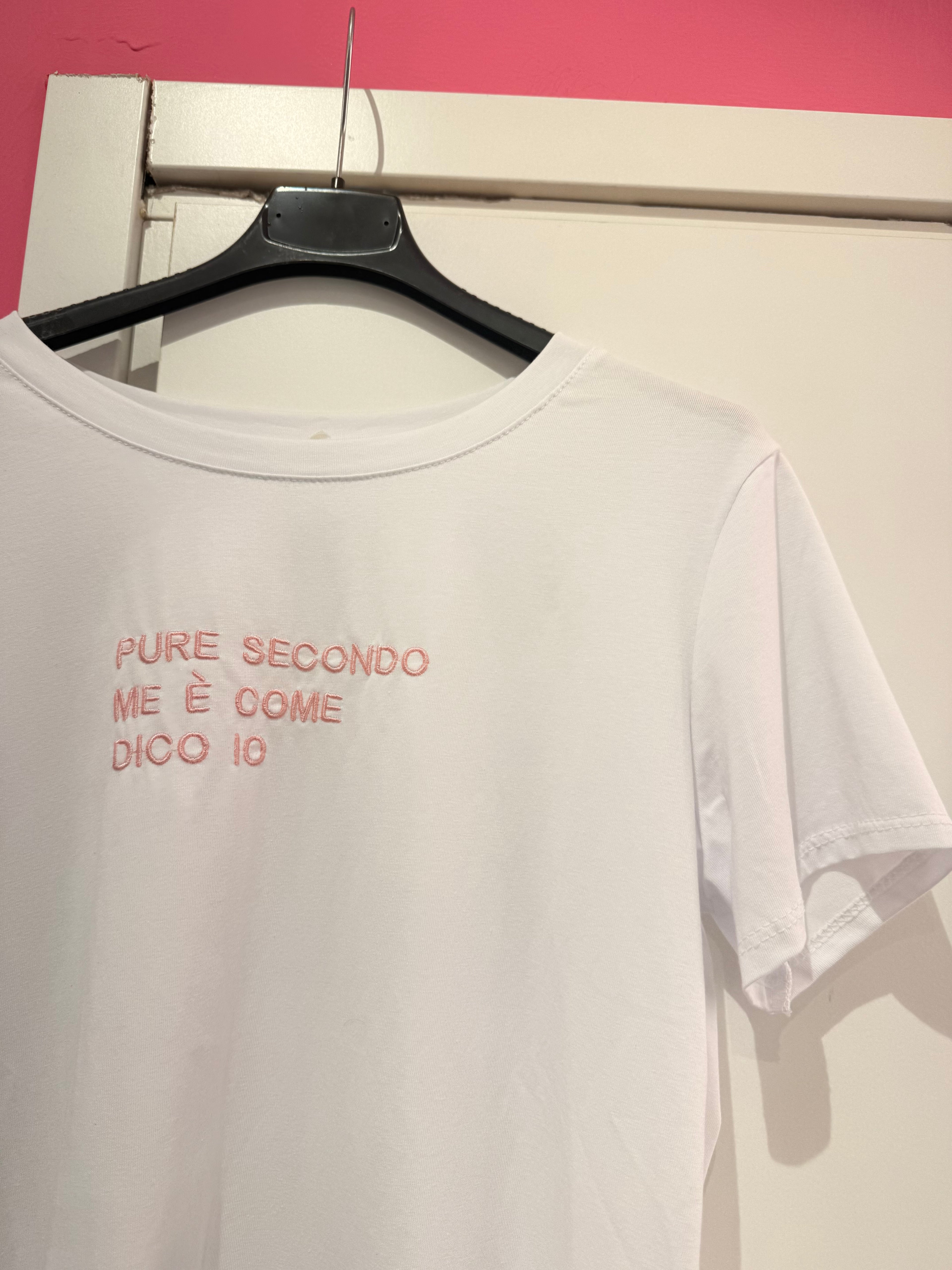 T-shirt scritte divertenti ricamo rosso e rosa 100% cotone