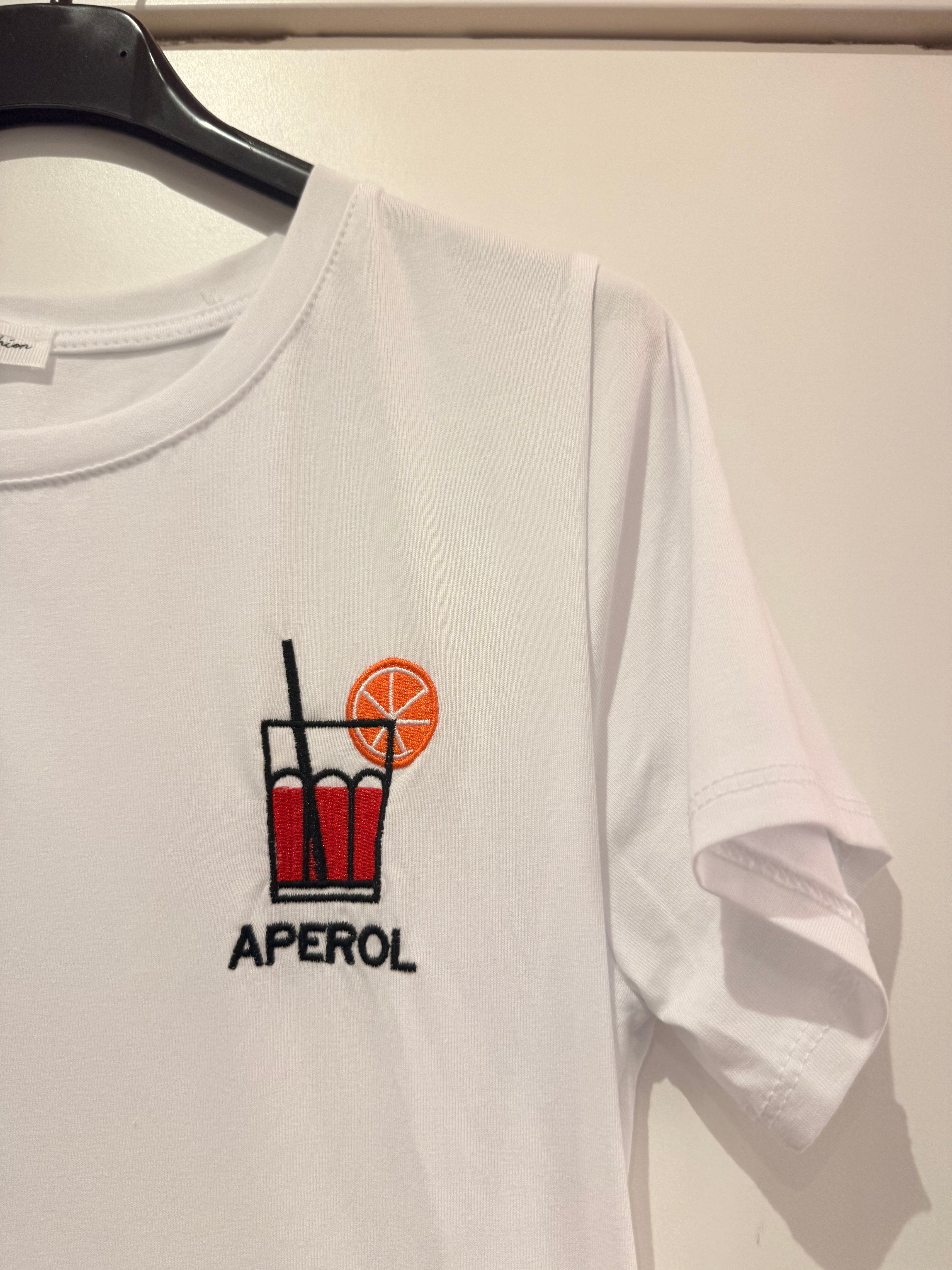 T-shirt con ricami divertenti