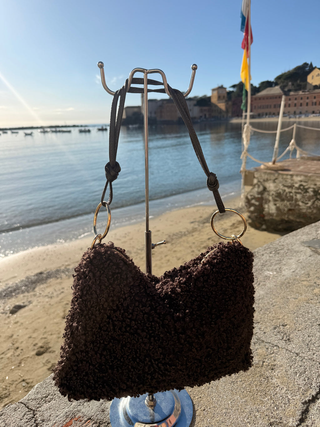 Borsa Teddy con hardware dorato e vera pelle