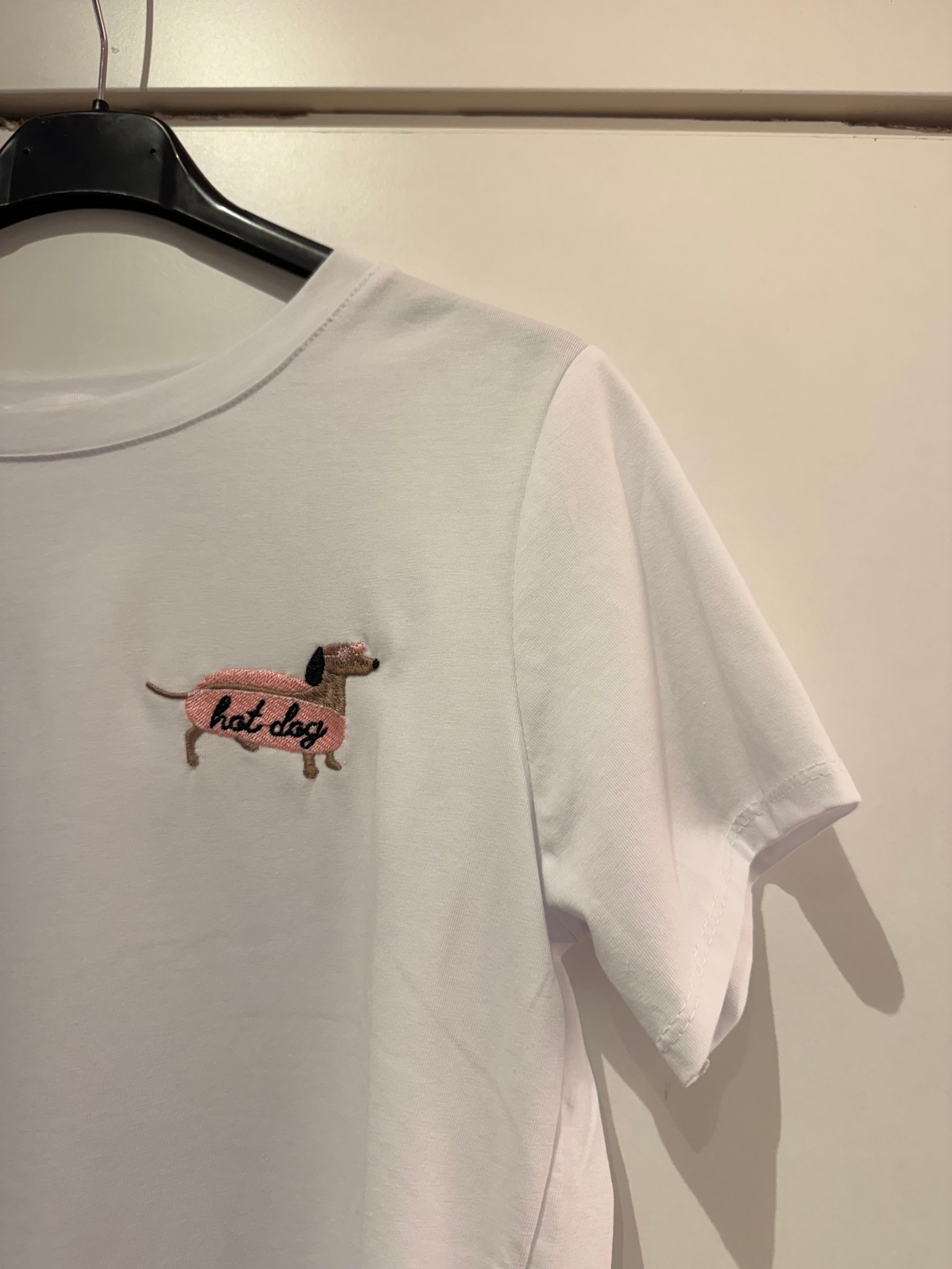 T-shirt con ricami divertenti