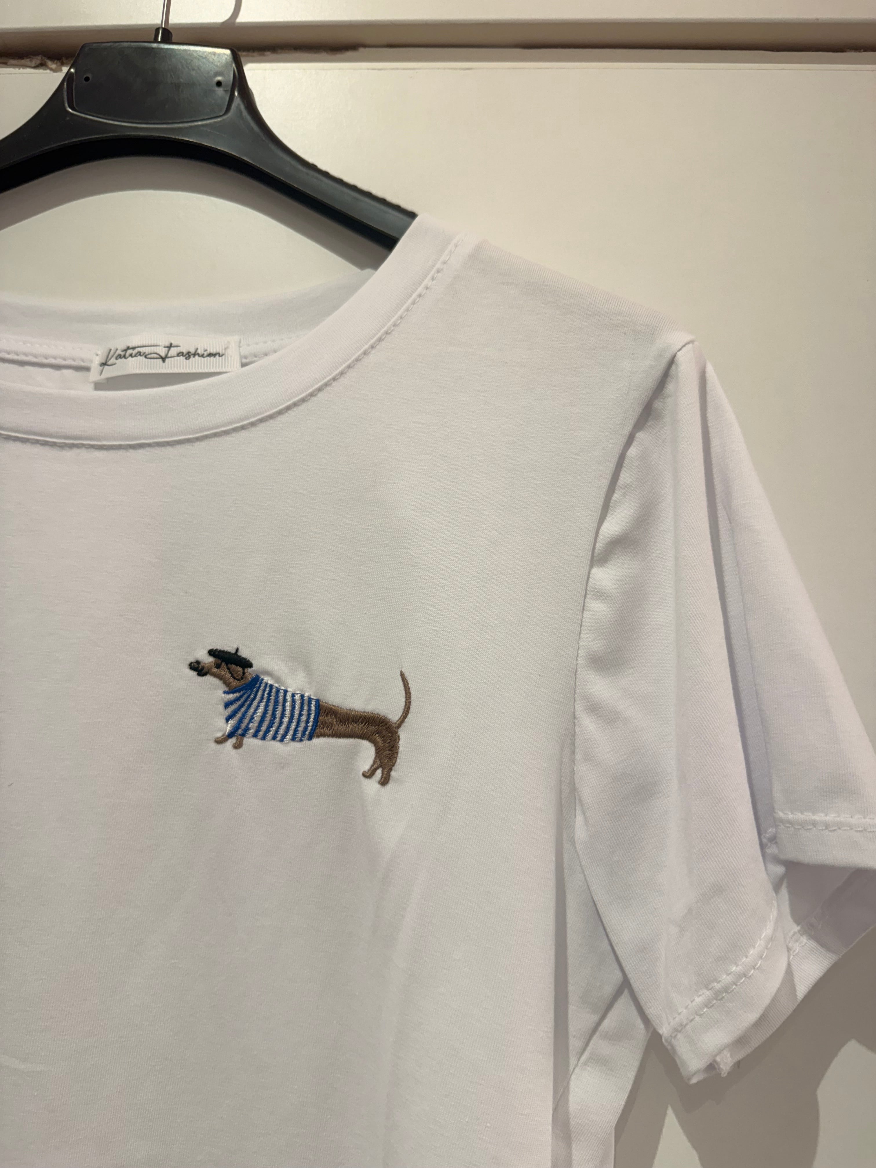 T-shirt con ricami divertenti