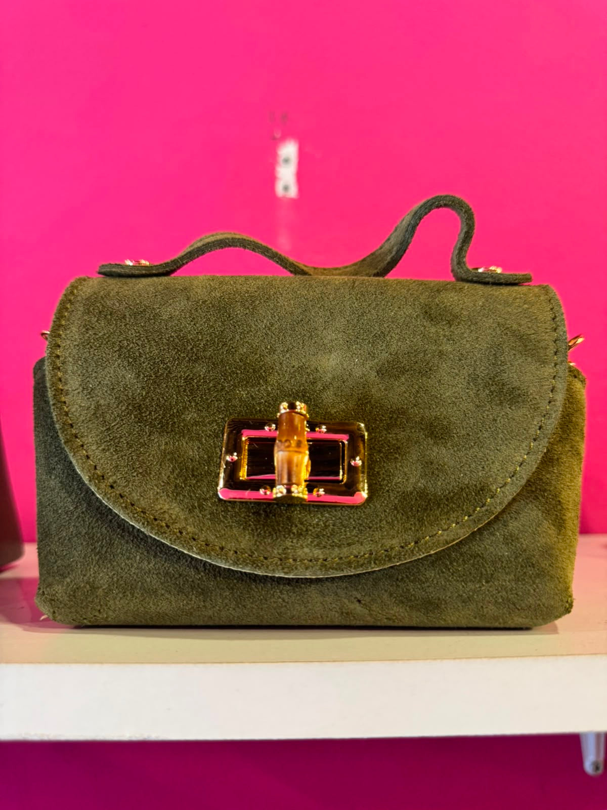 Borsa Eddy in vera pelle con tracolla metallica e inserto bambù hardware dorato
