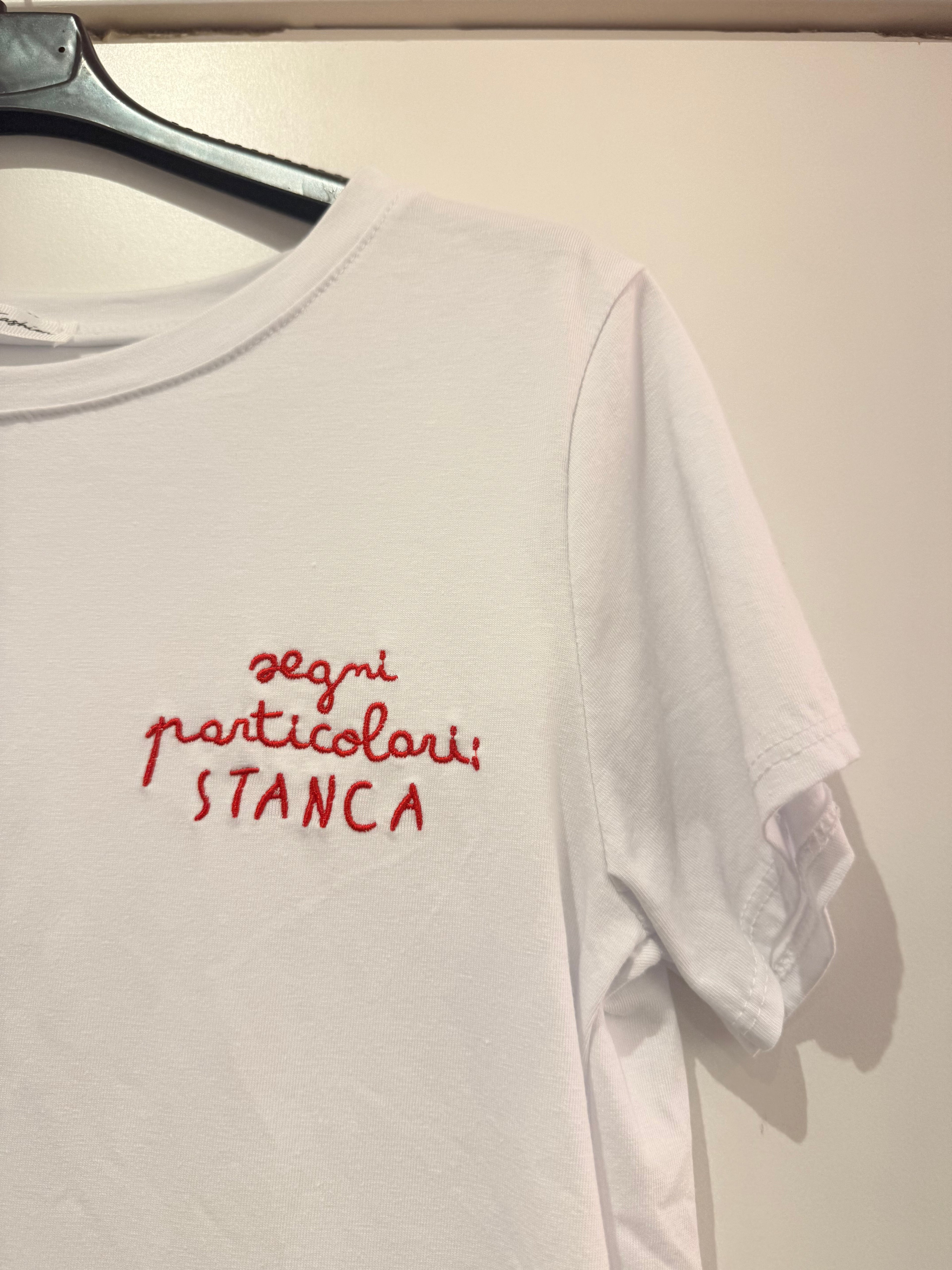 T-shirt scritte divertenti ricamo rosso e rosa 100% cotone