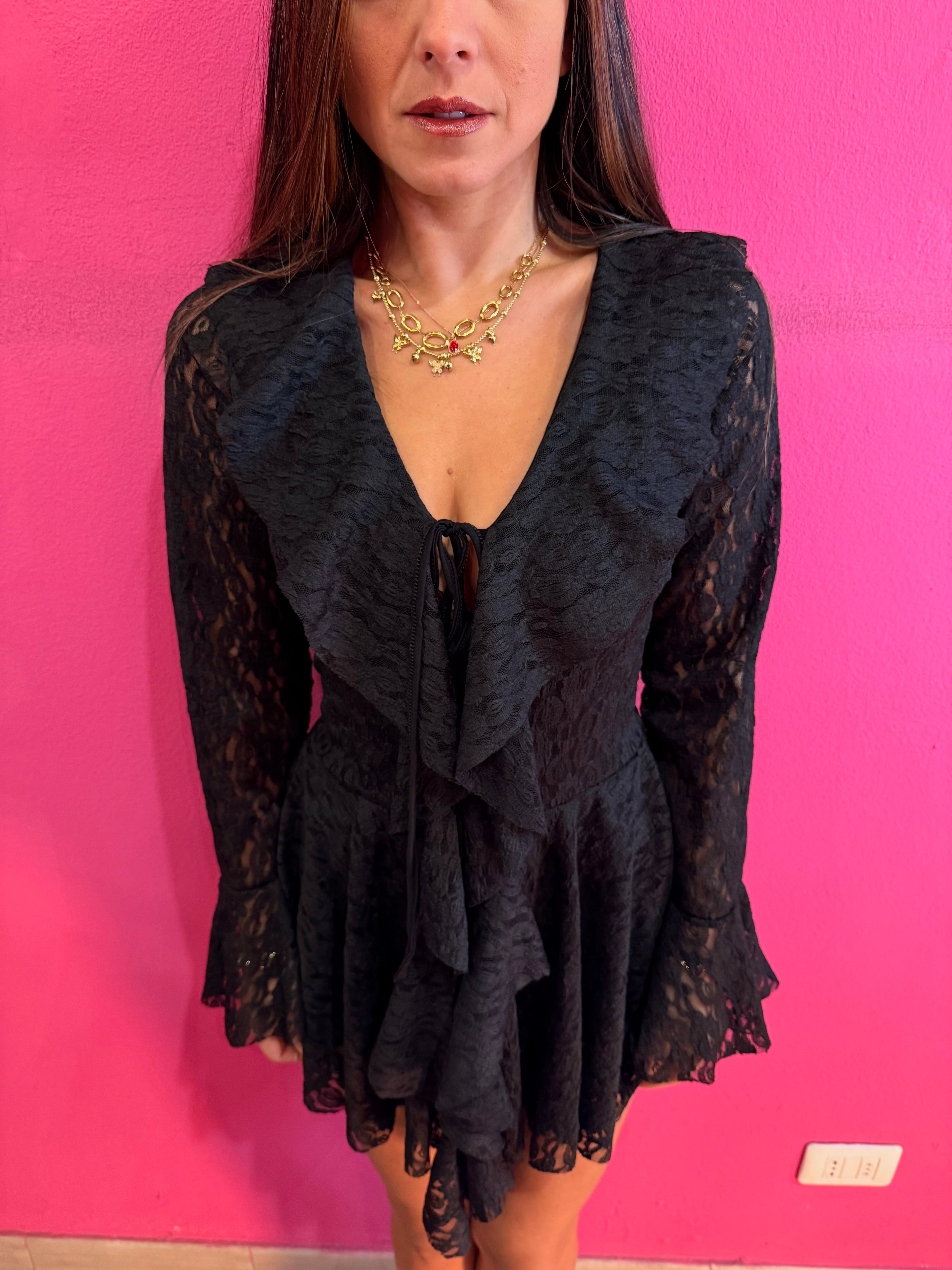 Abito in pizzo elegante elasticizzato taglia unica con maniche a campagna e rousches (shorts sotto)