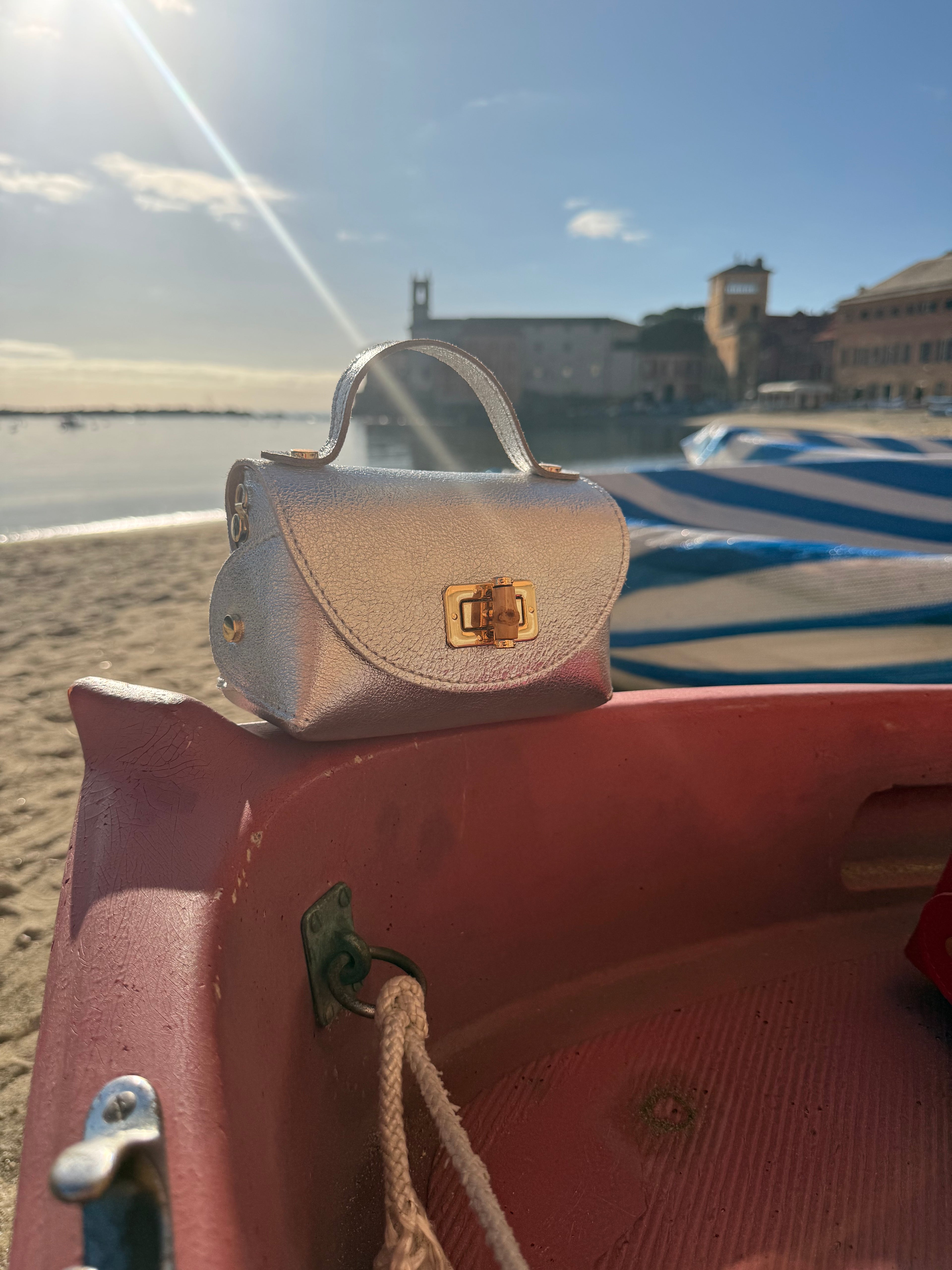 Borsa Eddy in vera pelle con tracolla metallica e inserto bambù hardware dorato