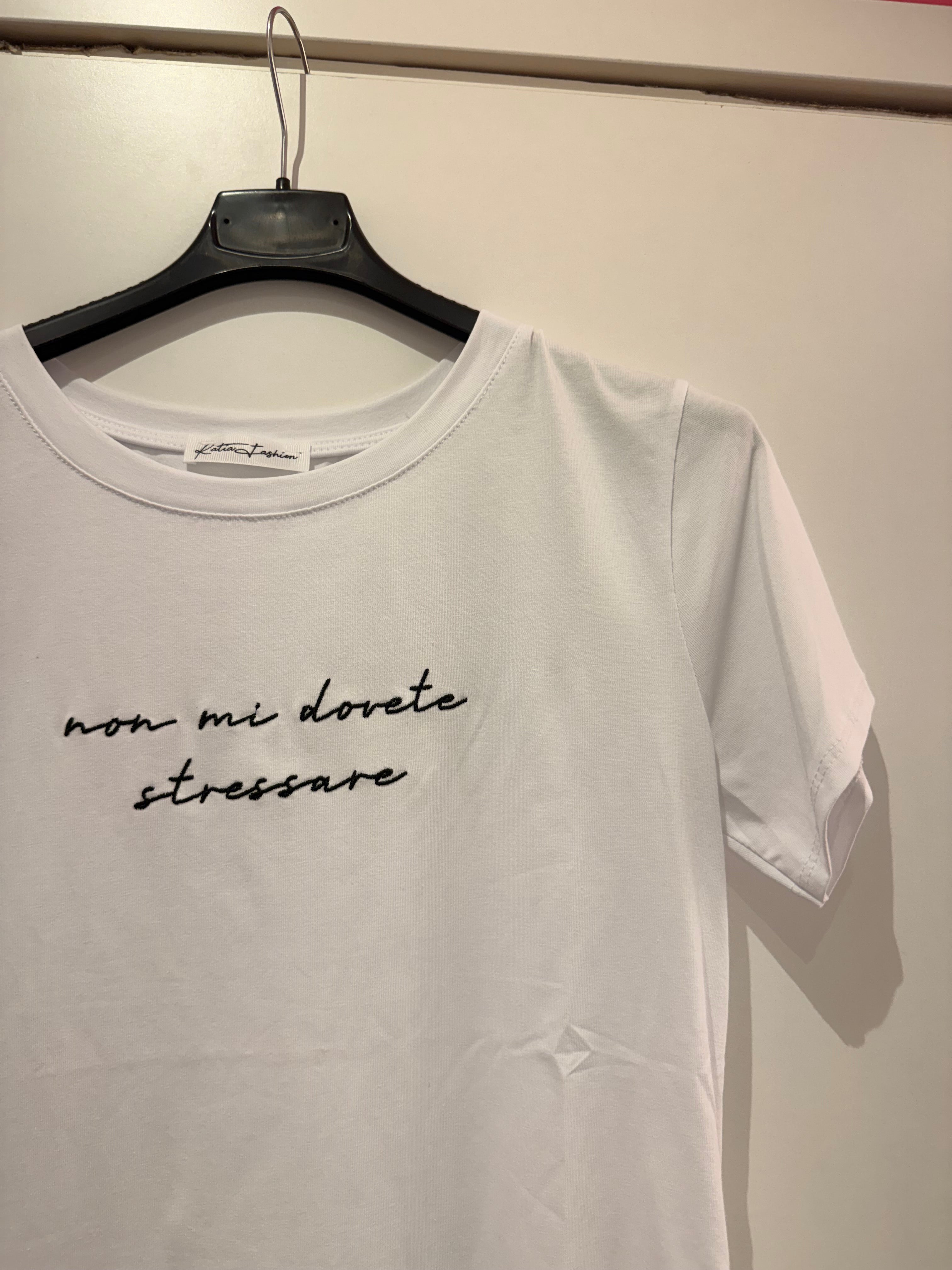 T-shirt scritte divertenti (ricami neri) 100% cotone