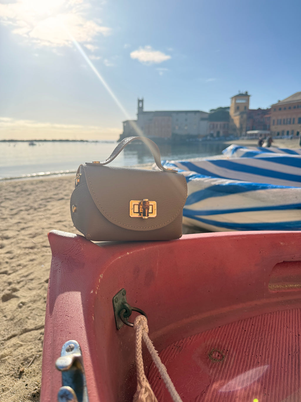 Borsa Eddy in vera pelle con tracolla metallica e inserto bambù hardware dorato