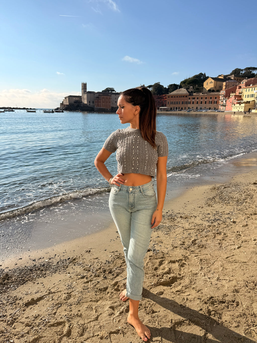 Jeans elasticizzato elegante con borchie laterali argento super trendy