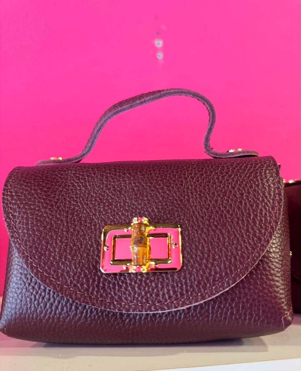 Borsa Eddy in vera pelle con tracolla metallica e inserto bambù hardware dorato