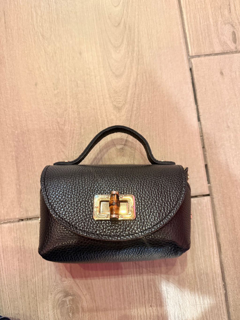 Borsa Eddy in vera pelle con tracolla metallica e inserto bambù hardware dorato