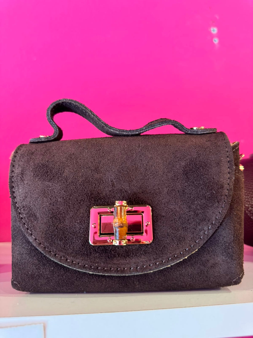 Borsa Eddy in vera pelle con tracolla metallica e inserto bambù hardware dorato