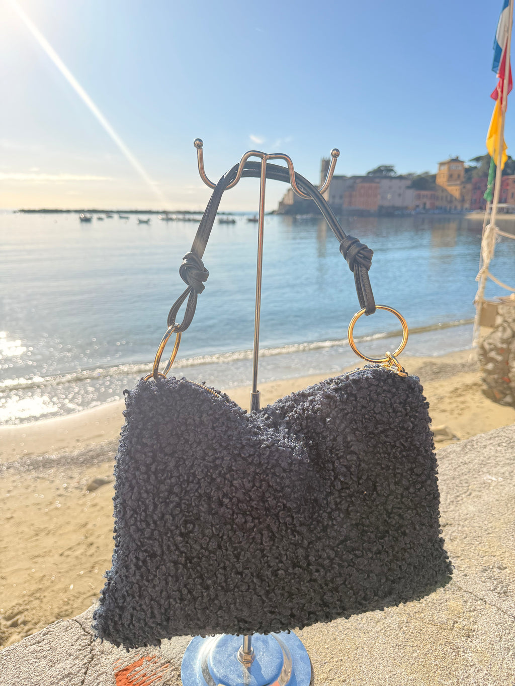 Borsa Teddy con hardware dorato e vera pelle