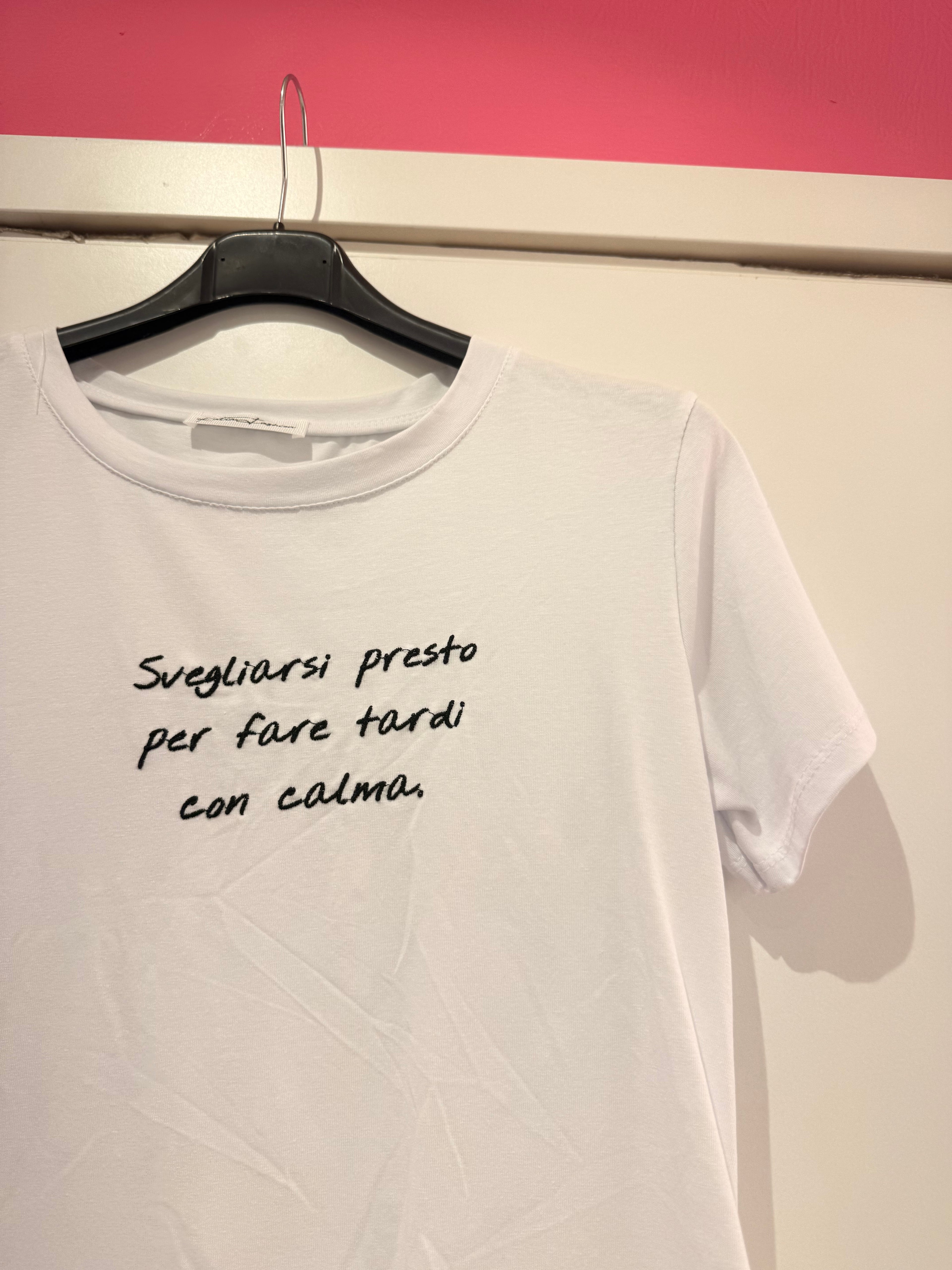 T-shirt scritte divertenti (ricami neri) 100% cotone