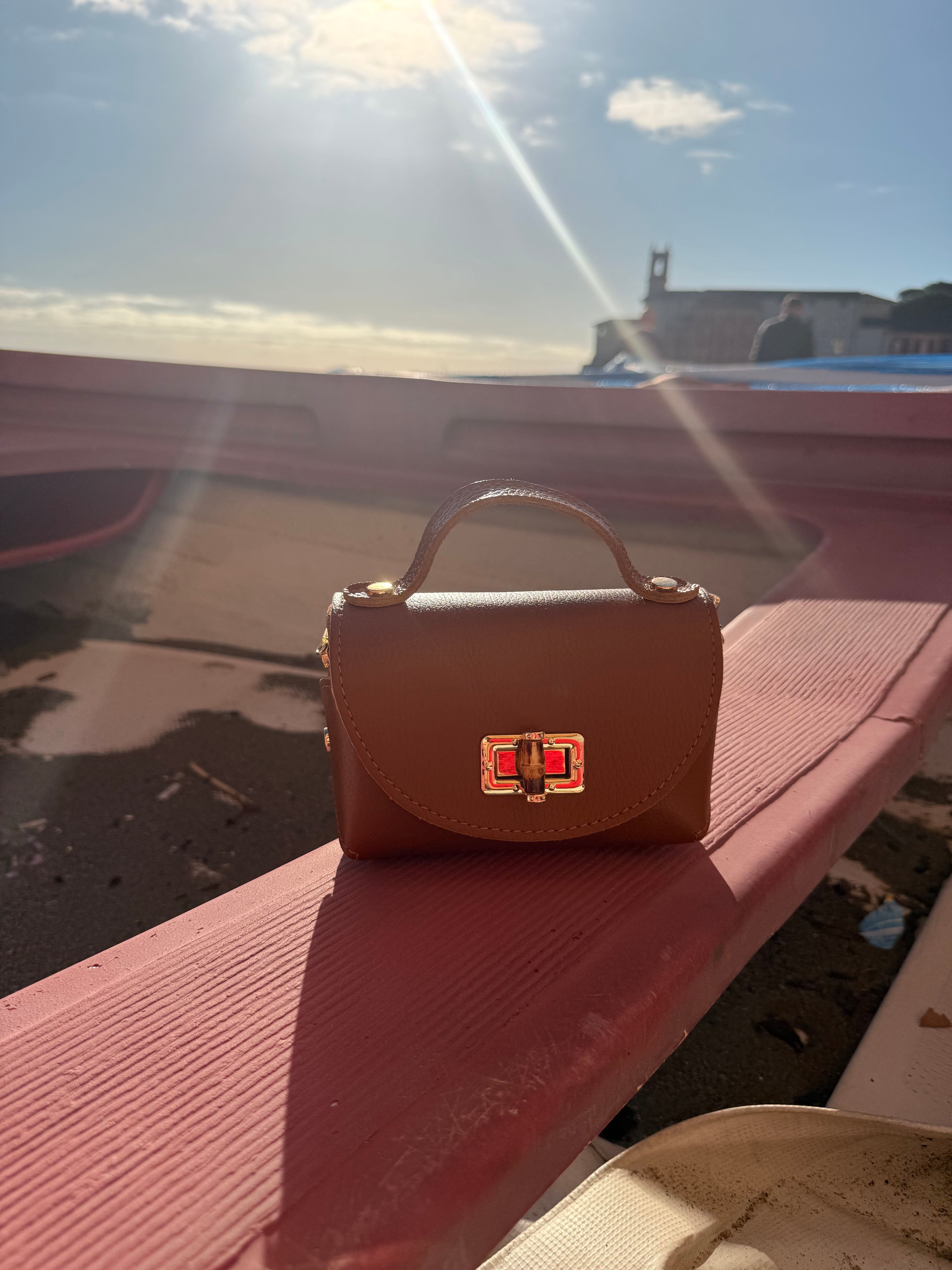 Borsa Eddy in vera pelle con tracolla metallica e inserto bambù hardware dorato