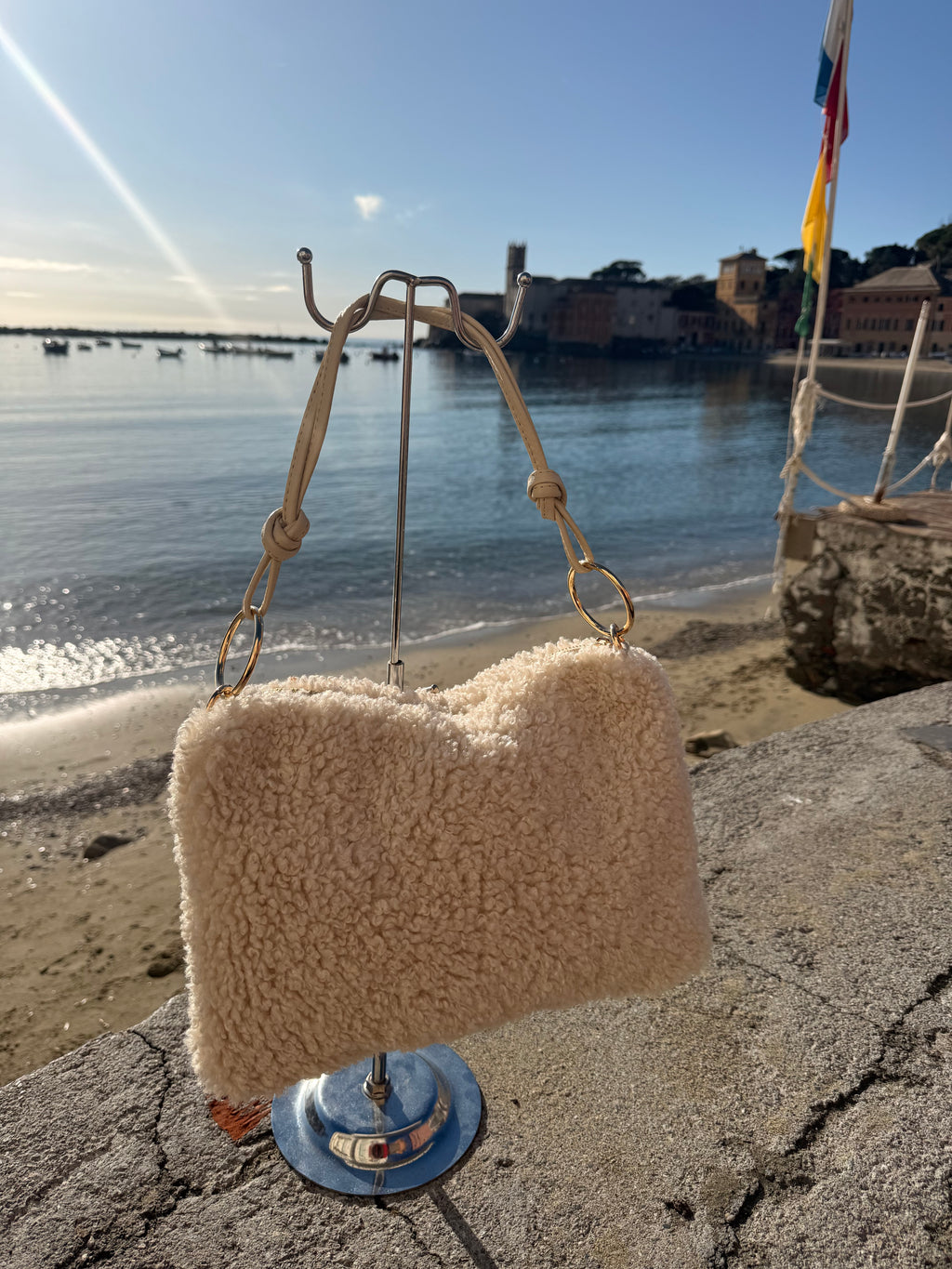 Borsa Teddy con hardware dorato e vera pelle