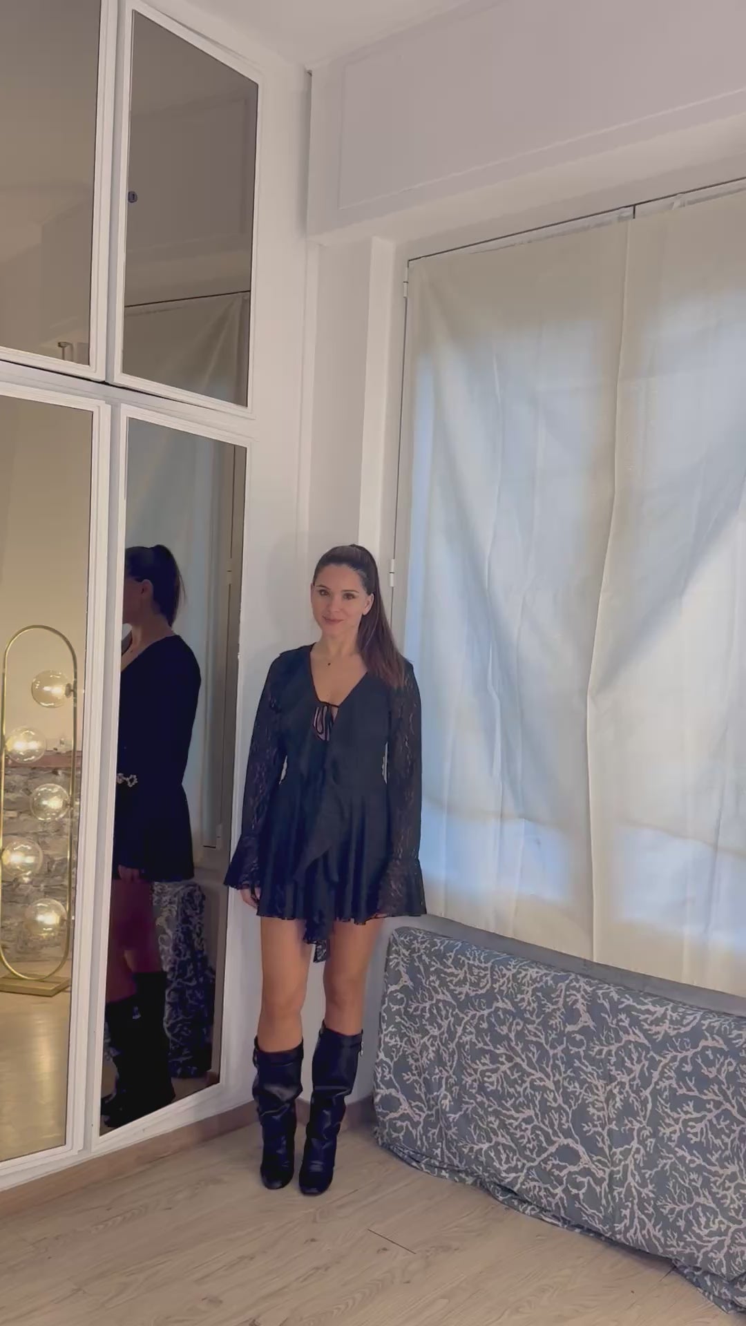 Abito in pizzo elegante elasticizzato taglia unica con maniche a campagna e rousches (shorts sotto)